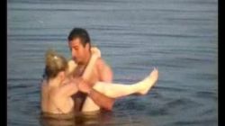 Coppia catturato fare sesso in lago