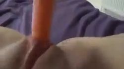 Cornea sexy signora scopare con una carota